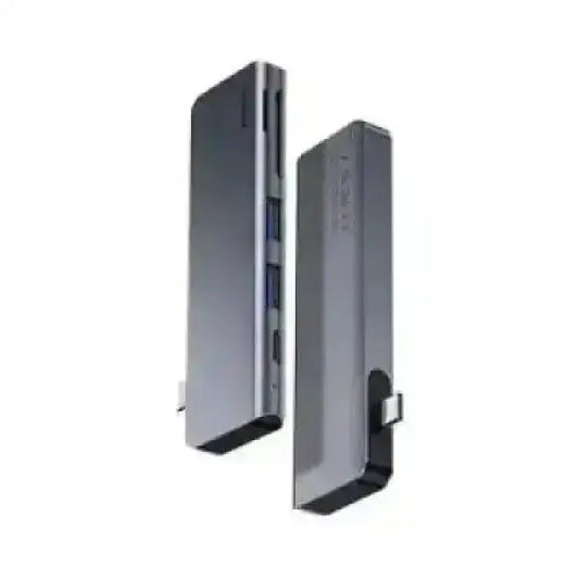 Hub USB C Baseus in alluminio grigio con porte USB A multiple e lettore schede compatto per laptop