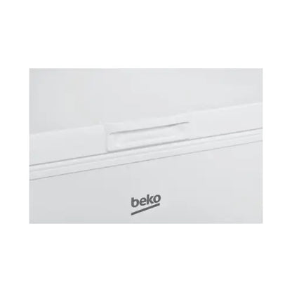 Congelatore Beko bianco con design a coperchio e maniglia ergonomica