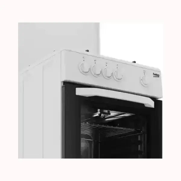 Cucina BEKO bianca con forno ventilato e manopole di controllo frontali