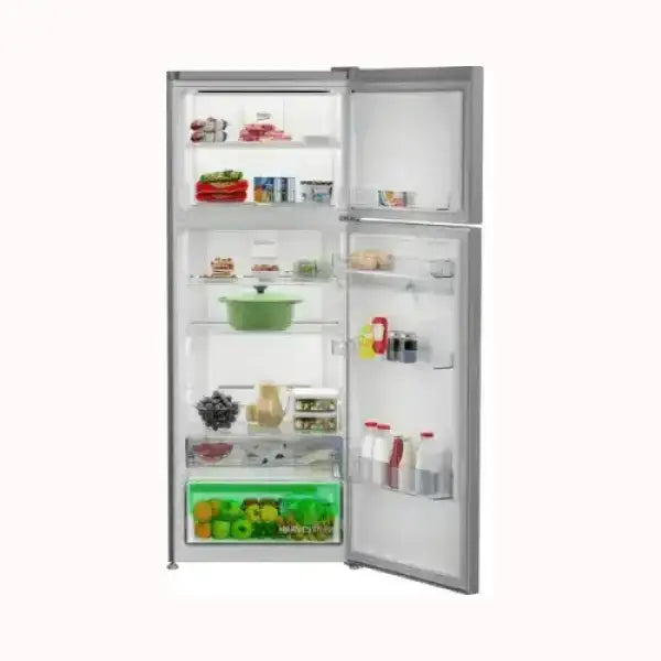 Frigorifero BEKO con porta aperta che mostra ripiani con cibo fresco e verdure nel cassetto