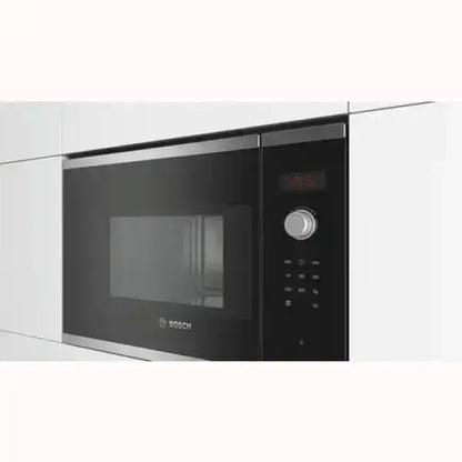 Forno microonde Bosch incasso con pannello di controllo digitale e manopola cromata