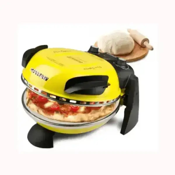 Fornetto G3 Ferrari giallo per pizza con maniglie nere e impasto sullo sfondo