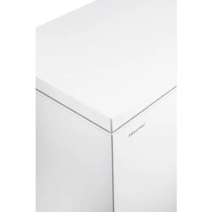 Congelatore Hisense bianco con design moderno e finitura liscia per il risparmio energetico
