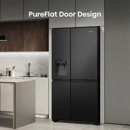 Frigorifero Hisense con design PureFlat e finitura nera, ideale per cucine moderne
