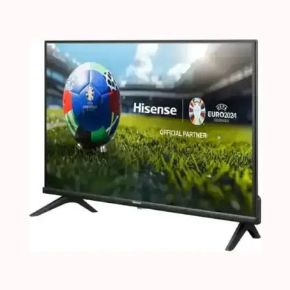 HISENSE TV smart LED 43 pollici con cornice sottile e supporti neri schermo che mostra partita di calcio nello stadio