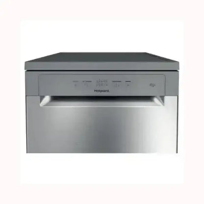 Lavastoviglie Hotpoint in acciaio inox con pannello comandi frontale e maniglia integrata