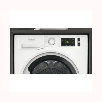 Asciugatrice Hotpoint bianca con display digitale e oblo frontale per asciugatura efficiente