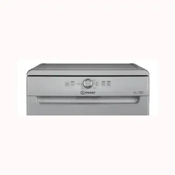 Lavastoviglie INDESIT color argento con pannello di controllo digitale e maniglia integrata