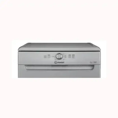Lavastoviglie INDESIT color argento con pannello di controllo digitale e maniglia integrata