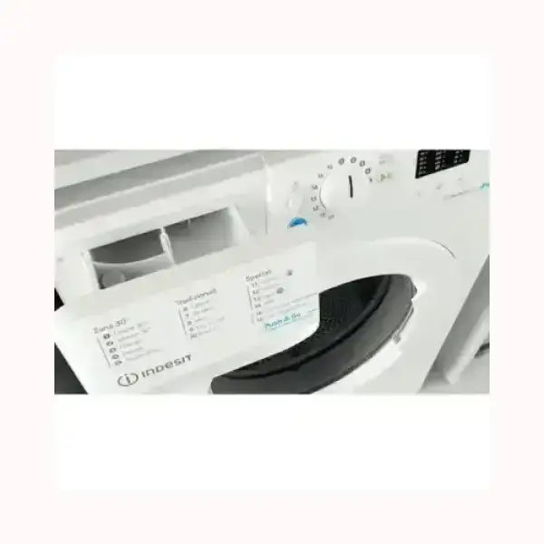 Lavatrici INDESIT modello bianco con sportello aperto e pannello comandi visibile