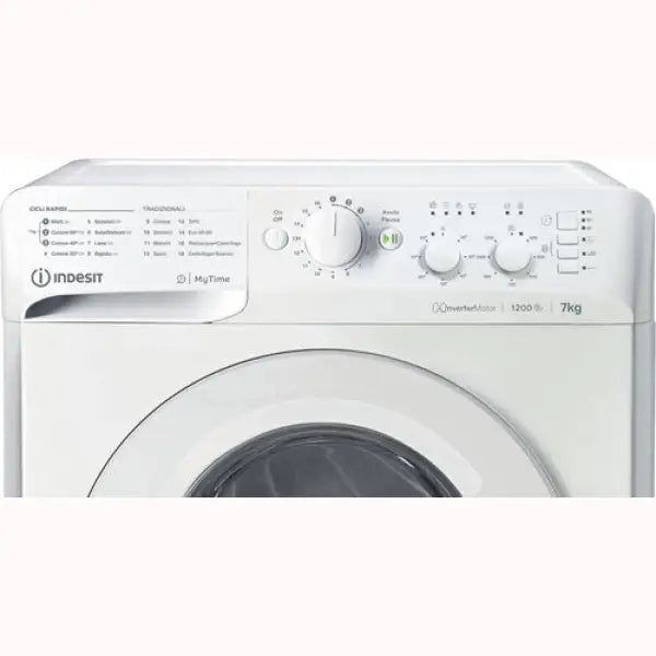 Lavatrice Indesit bianca con capacità 7 kg e motore inverter da 1200 giri al minuto