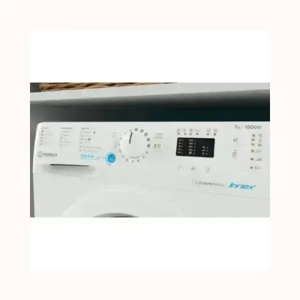 Pannello di controllo lavatrice INDESIT con selettore programmi e display digitale bianco