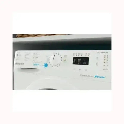 Pannello di controllo lavatrice INDESIT con selettore programmi e display digitale bianco