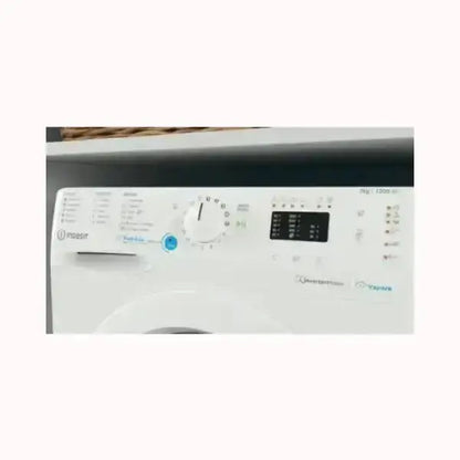 Pannello comandi lavatrice INDESIT bianca con selettore programmi e display digitale