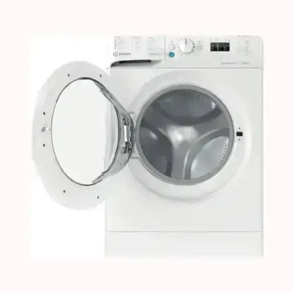 Lavatrice INDESIT bianca a carica frontale con oblò aperto e pannello comandi digitale