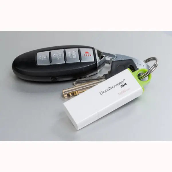 Pendrive KINGSTON DataTraveler 64 bianco da 128GB con chiavi e telecomando auto