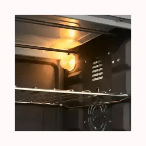 Interno del forno elettrico PRINCESS con illuminazione e griglia per cottura uniforme