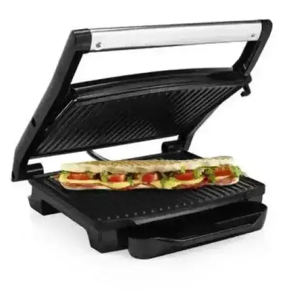 Bistecchiere princess nera con sandwich ripieno di verdure e pomodoro su piastre antiaderenti