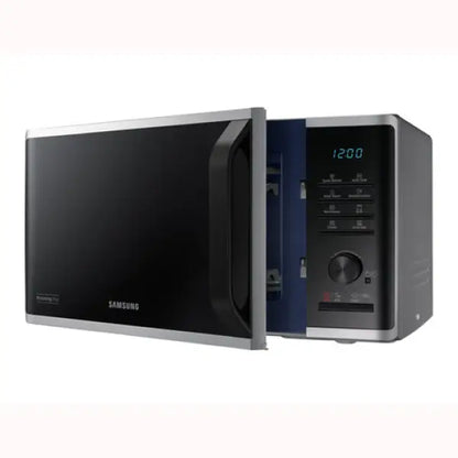 Samsung Forno Microonde con porta aperta display digitale e comandi a pulsante per cucina moderna