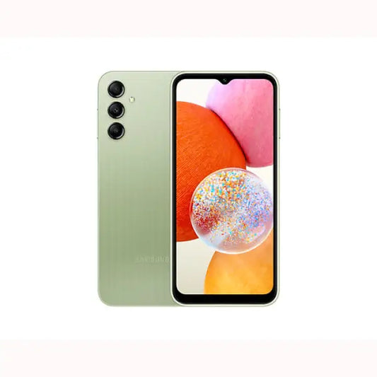 Smartphone Samsung verde con tripla fotocamera posteriore e display con notch a goccia