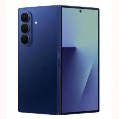 Smartphone Samsung Z Fold 7 pieghevole blu con tripla fotocamera e ampio schermo interno aperto per multitasking