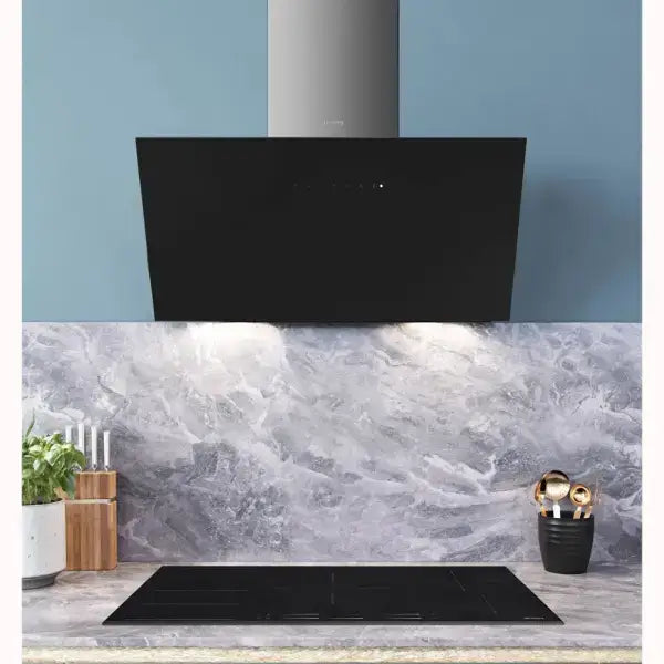 Cappa Aspirante a Muro SMEG 90cm moderna nera con design elegante in cucina contemporanea