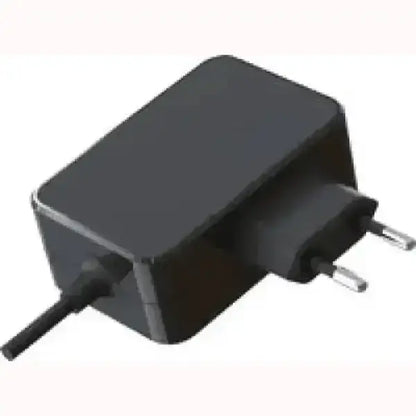 Alimentatore PC nero compatto con spina europea prodotto da TECNO per computer desktop