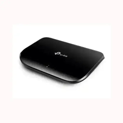 Switch di rete nero compatto TPLINK per ufficio domestico con design sottile e indicatori LED