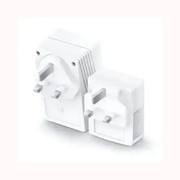Coppia adattatori Powerline TPLINK bianchi con spina UK a tre poli per estendere rete domestica Ethernet tramite presa