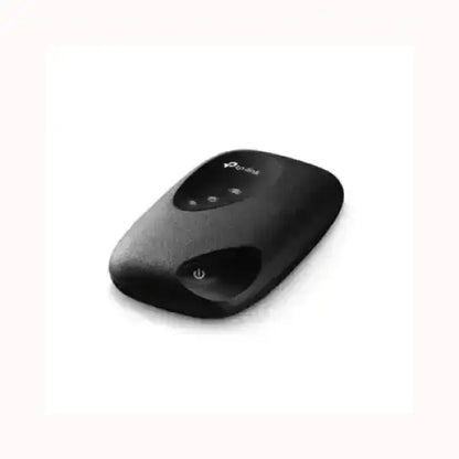 Router portatile nero TP-Link TPLINK con design compatto e tasto di accensione