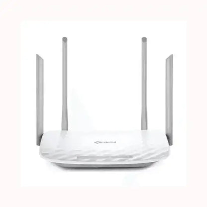 Router wireless bianco con quattro antenne TP-LINK per connessione internet veloce