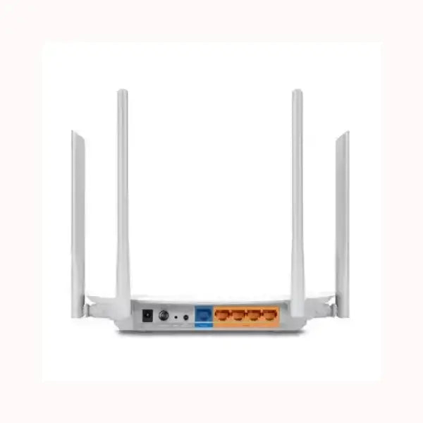 Router TPLINK bianco con quattro antenne esterne e porte Ethernet per connessione internet