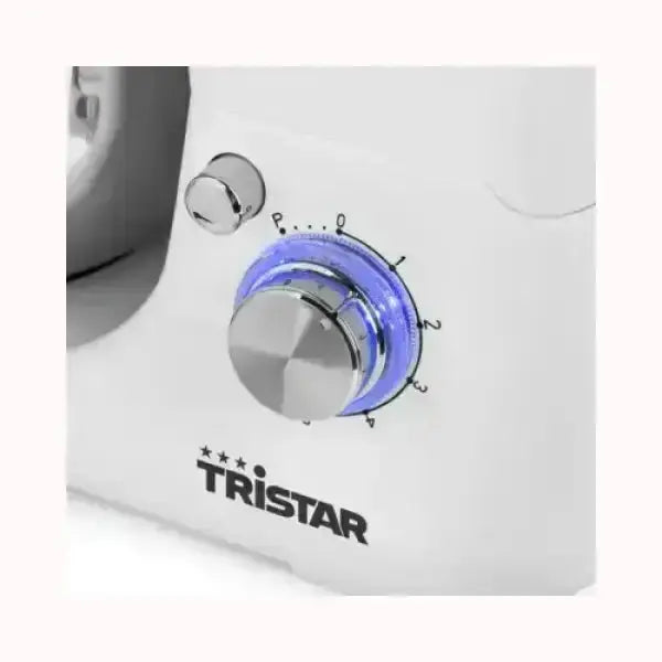 Dettaglio della manopola con luce blu di un frullatore TRISTAR bianco con controllo velocità