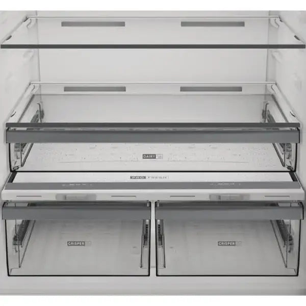 Interno frigorifero Whirlpool con ripiani in vetro e compartimenti trasparenti per conservazione alimenti