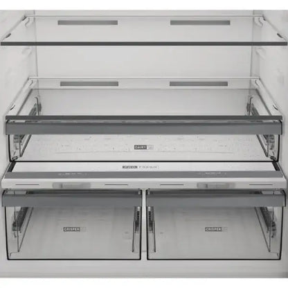 Interno frigorifero Whirlpool con ripiani in vetro e compartimenti trasparenti per conservazione alimenti