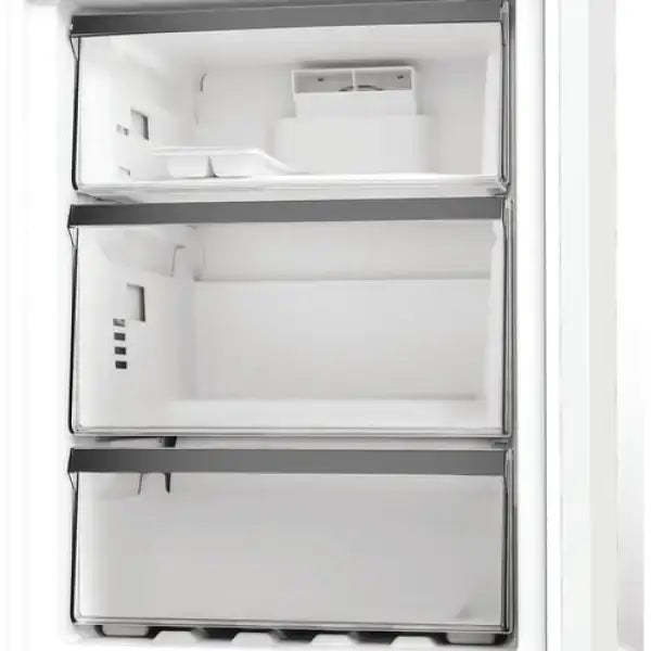 Interno di frigo combinato Whirlpool con cassetti trasparenti per conservazione alimenti