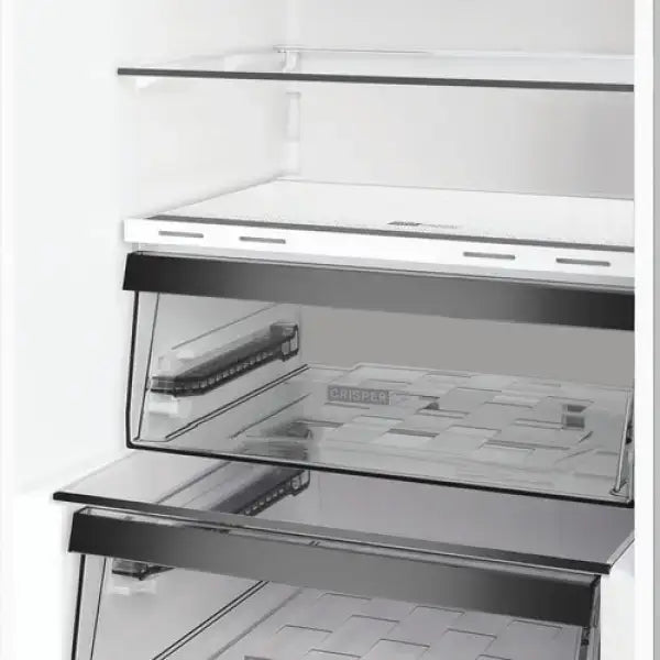 Interno di frigorifero Whirlpool con cassetti trasparenti per conservazione fresca degli alimenti