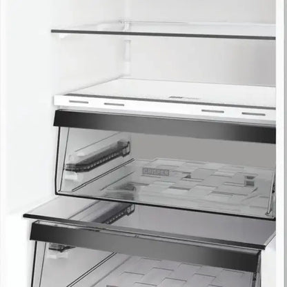 Interno di frigorifero Whirlpool con cassetti trasparenti per conservazione fresca degli alimenti