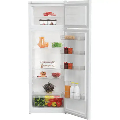 Frigorifero Whirlpool bianco con porta aperta e ripiani pieni di cibo e bevande