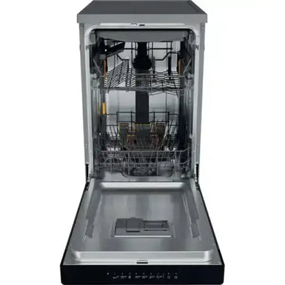 Lavastoviglie Whirlpool aperta con interno in acciaio inox e cestelli multipli per piatti e posate